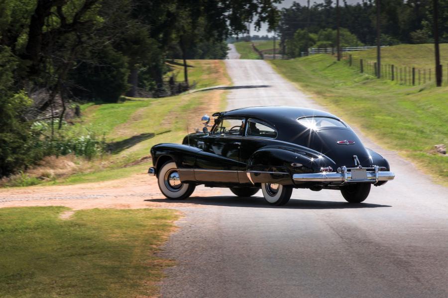  Buick Roadmaster Sedanet (76S-4707) 1946 года  (фото 2 из 26)